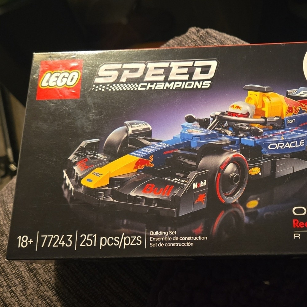 LEGO Speed Champions 18+ 77243 Oracle Red Bull Racing Formula 1 Car 251 Pcs NEW